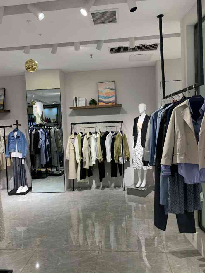 沙与沫(优品汇店)-"沙与沫女装,感觉他家的女装有点森系的感觉.