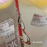 附近到处都是雪王开的店。团购了走到哪里都很方便兑换