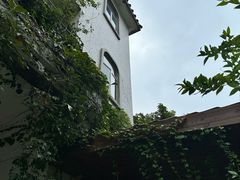 -彳亍咖啡·这里(水湾路店)