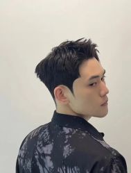 -一家只做男发烫染的店