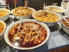 -爆炸头阿姨小四川正宗川味小吃(无任何分店)