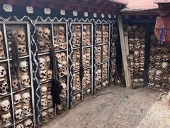 -比如骷髅墙景区