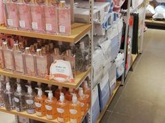 -名创优品(山东青岛市新业广场店)