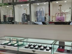 -恒一珠宝·回收黄金钻石奢侈品(灵岩南路店)