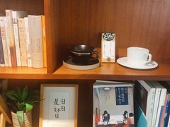 -彳亍咖啡·这里(水湾路店)