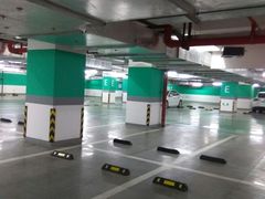 -中庚漫游城停车场