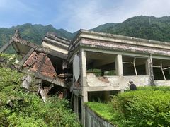 -四川汶川特大地震漩口中学遗址