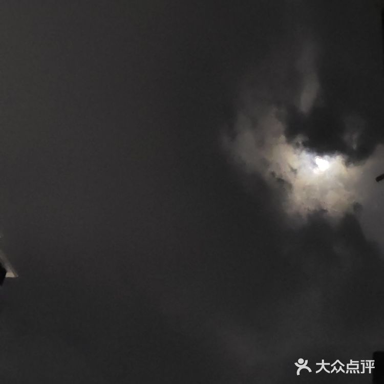 昨晚8月十五，云层有点厚