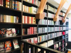 -钟书阁(松江泰晤士小镇店)