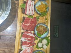 -明洞阿姨·韩式酱蟹烤肉·创意料理(三元桥店)