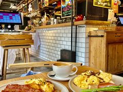 -Common Table · Brunch & Coffee