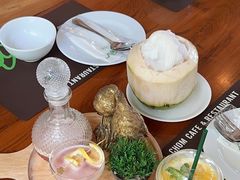 -Chom Cafe and Restaurant