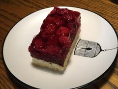 树莓蛋糕-上海临港美爵酒店·铃兰西餐厅