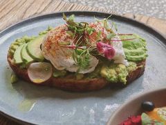 牛油果温泉蛋吐司-O'mills Sourdough Bakery&Bistro(永嘉路店)