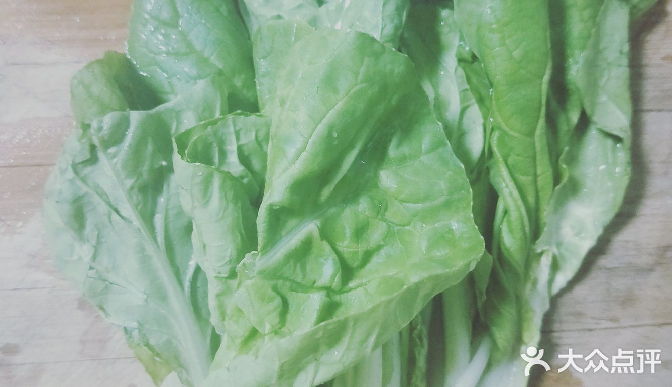冰箱摸出小白菜几棵,鸡蛋一枚