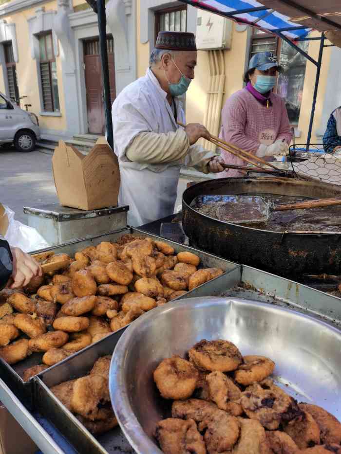 红专尹胖子油炸糕-"疫情之前的一次早市油炸糕之旅,时间大概是.