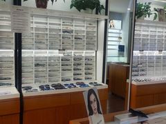 -视野联行眼镜•蔡司•依视路(温江店)