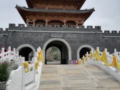 -雪山彩虹谷景区