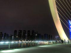 -南京眼步行桥