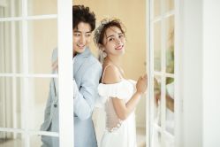 -现代经典婚纱摄影