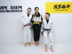 -菠萝格斗巴西柔术训练馆