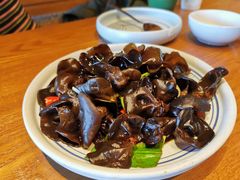 云南木耳-云海肴·汽锅鸡·云南菜(天山百盛优客店)