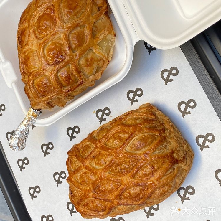 新年来三里屯B&C领取专属绿袋子吧💚🤎