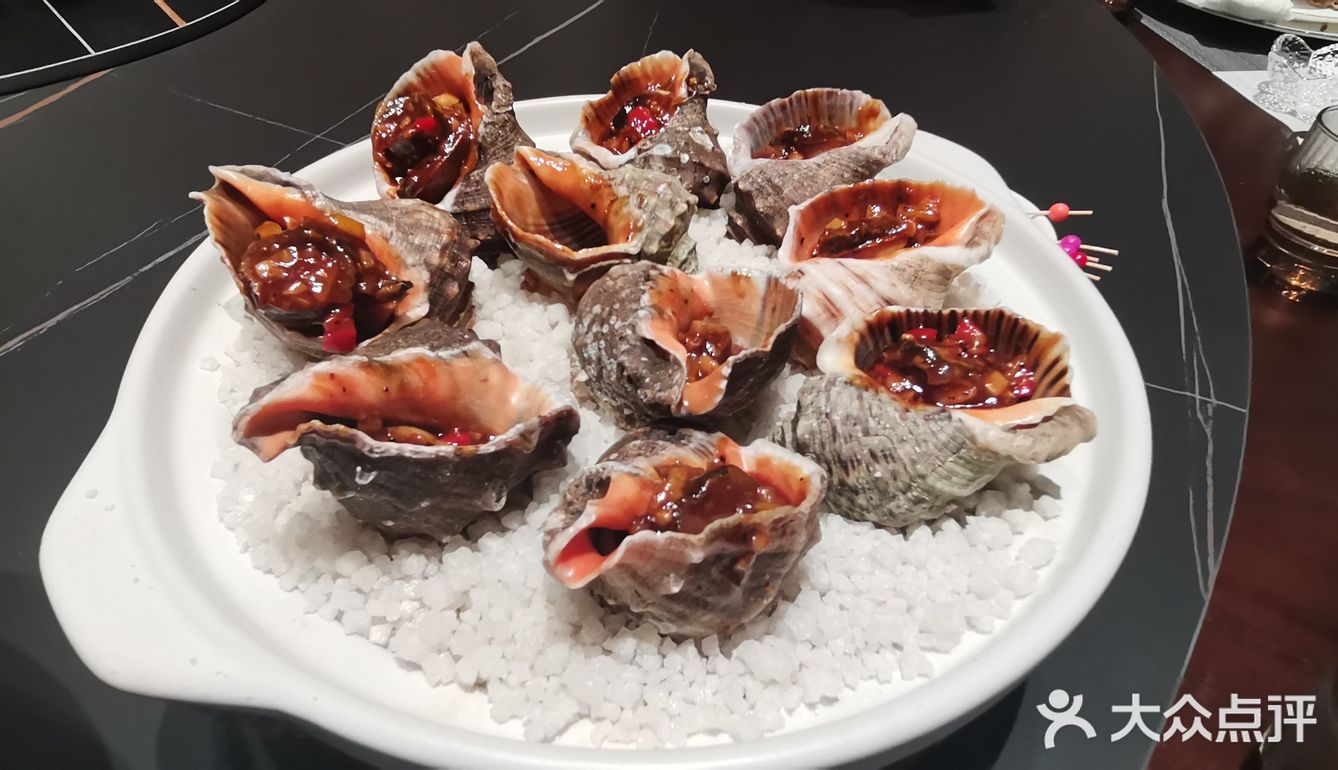 特别是摆盘特别好看。不管是品尝还是拍照都值得一试