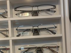 -天空之镜眼镜店蔡司依视路配镜授权零售店(望京颐堤港店)