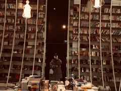 -钟书阁(松江泰晤士小镇店)