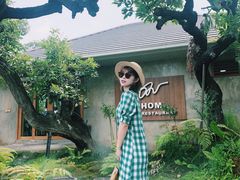 -Chom Cafe and Restaurant