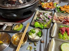 -围炉肉舍•炭烤活鳗•丹东海鲜烤肉(步行街店)