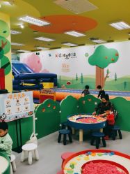-莫莉幻想儿童乐园(三河燕郊永旺店)