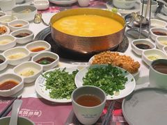 -洪氏嗨捞·广东猪肚鸡·椰子鸡火锅(西咸万象城店)