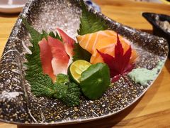 刺身盛盒（三文鱼、白极贝）-桃太郎创作料理(大坪店)