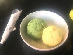 -莓园冰淇淋店