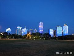 -万绿园