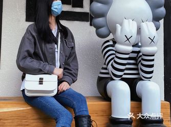 「固我集」一家宝藏饰品店 整体装修风格很ins