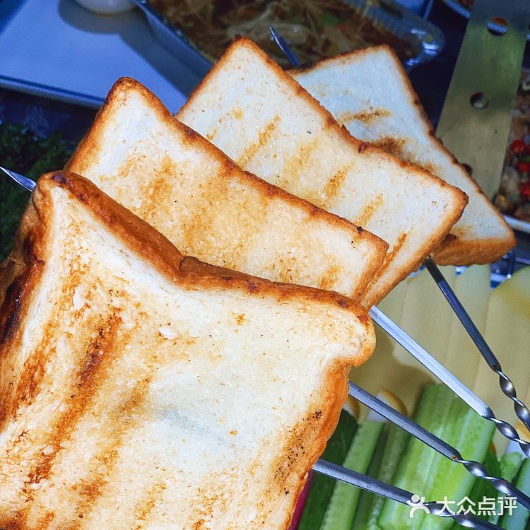 今年夏天有点豪横，吃了一条烤羊腿[调皮]