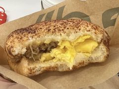 烧汁风味猪肉滑蛋芝士包-星巴克(太原茂业天地店)