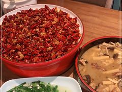 -有红鸡毛店·川菜(建设路店)