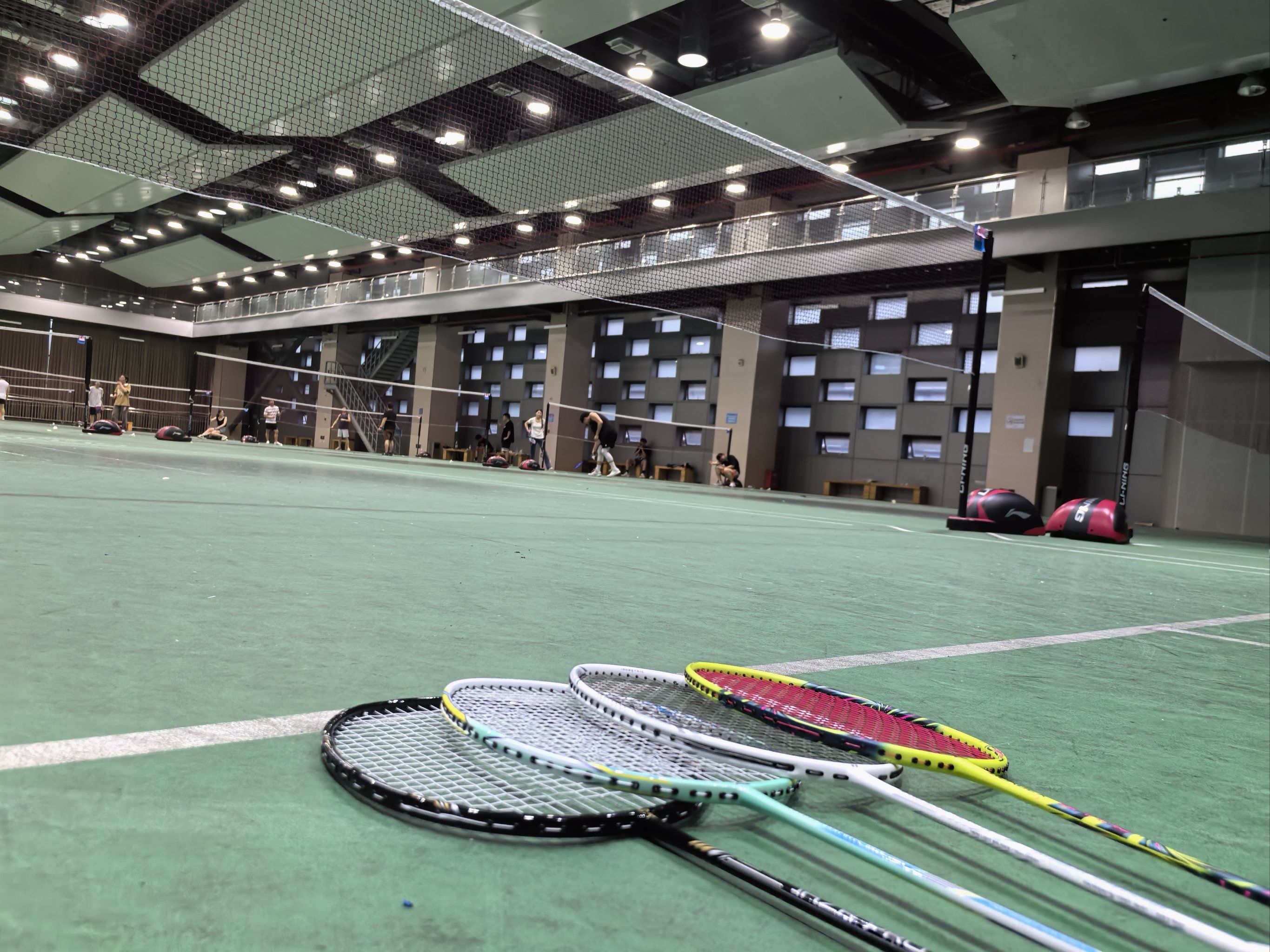 李宁室内羽毛球场