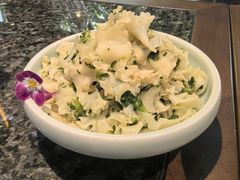 绣球菌拌茼蒿-小城故事·地道宁波味(月湖盛园店)