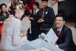 -不晚国际婚纱礼服