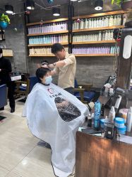 -阿兵荣辉美容理发有限公司