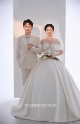 -雪中彩影婚纱摄影·微光艺术中心