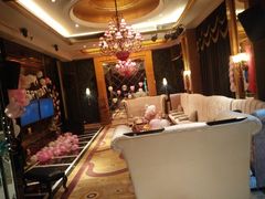 -花间阁鲜花气球连锁(两路口上清寺急市救中心店)