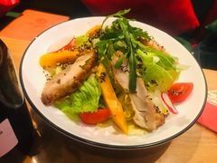 芒果烤鸡藜麦沙拉-MR.ROCKY洛奇先生RESTAURANT&BAR(宝安壹方城店)