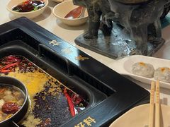 -老牌坊云南鱼豆花火锅(哈西万达店)