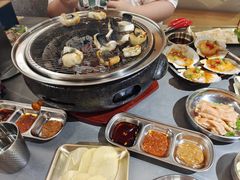 -围炉肉舍•炭烤活鳗•丹东海鲜烤肉(步行街店)